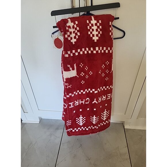 Thro Luxury Plush Fleece Throw Blanket Toss Red and White Christmas Pattern Deer - Picture 6 of 6